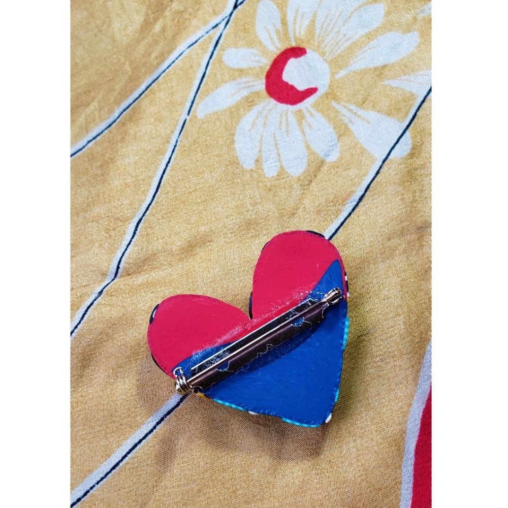 Hand Made Heart Pin - Picture 4 of 6